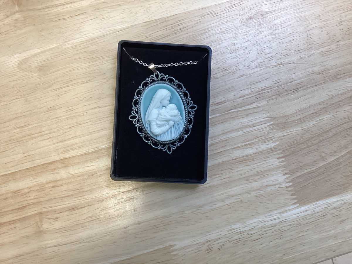 Pendant, silver Mother’s kiss cameo G1022